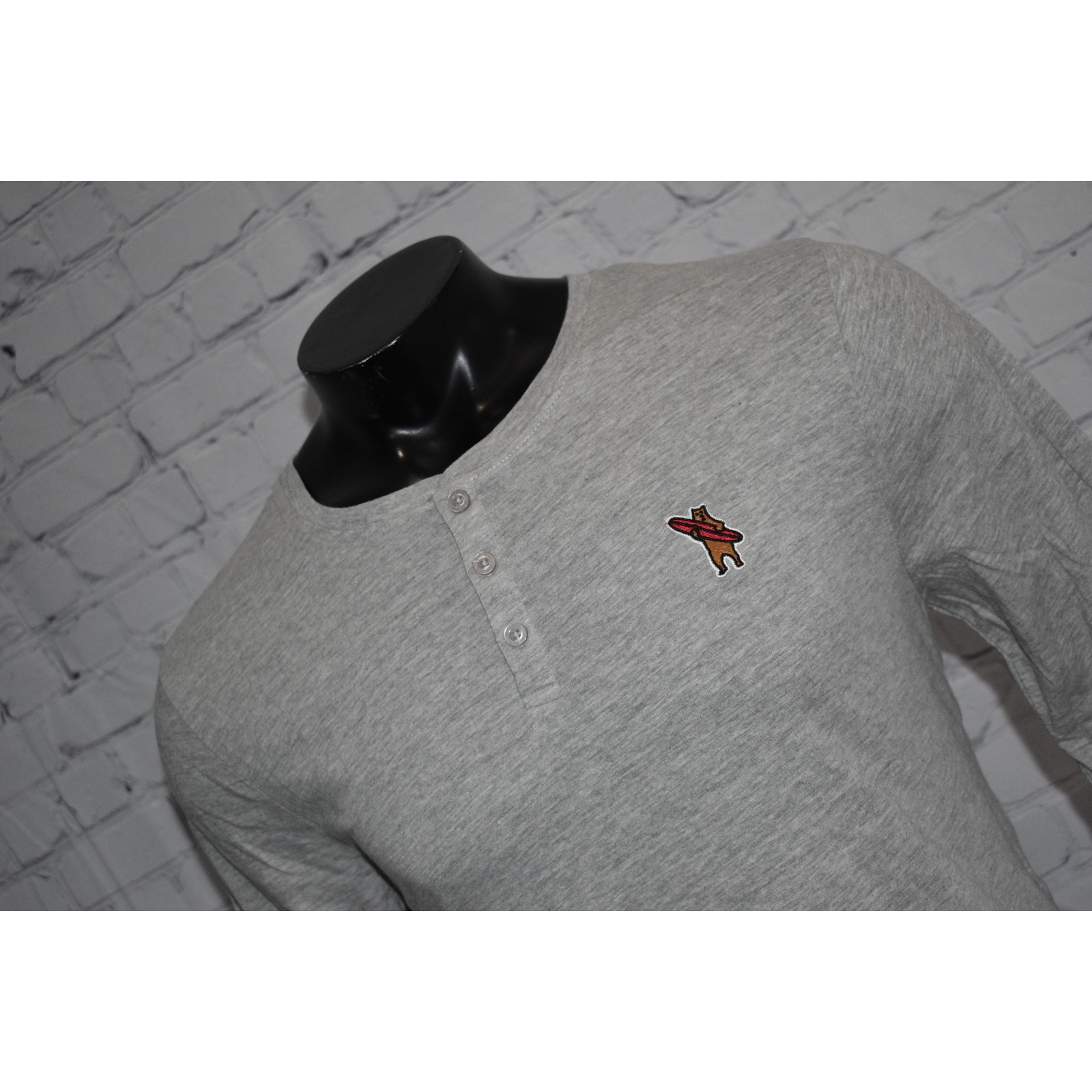 Lucky Brand Henley Shirt Casual Sleepwear Mens Size Medium Surfing Bear Gray